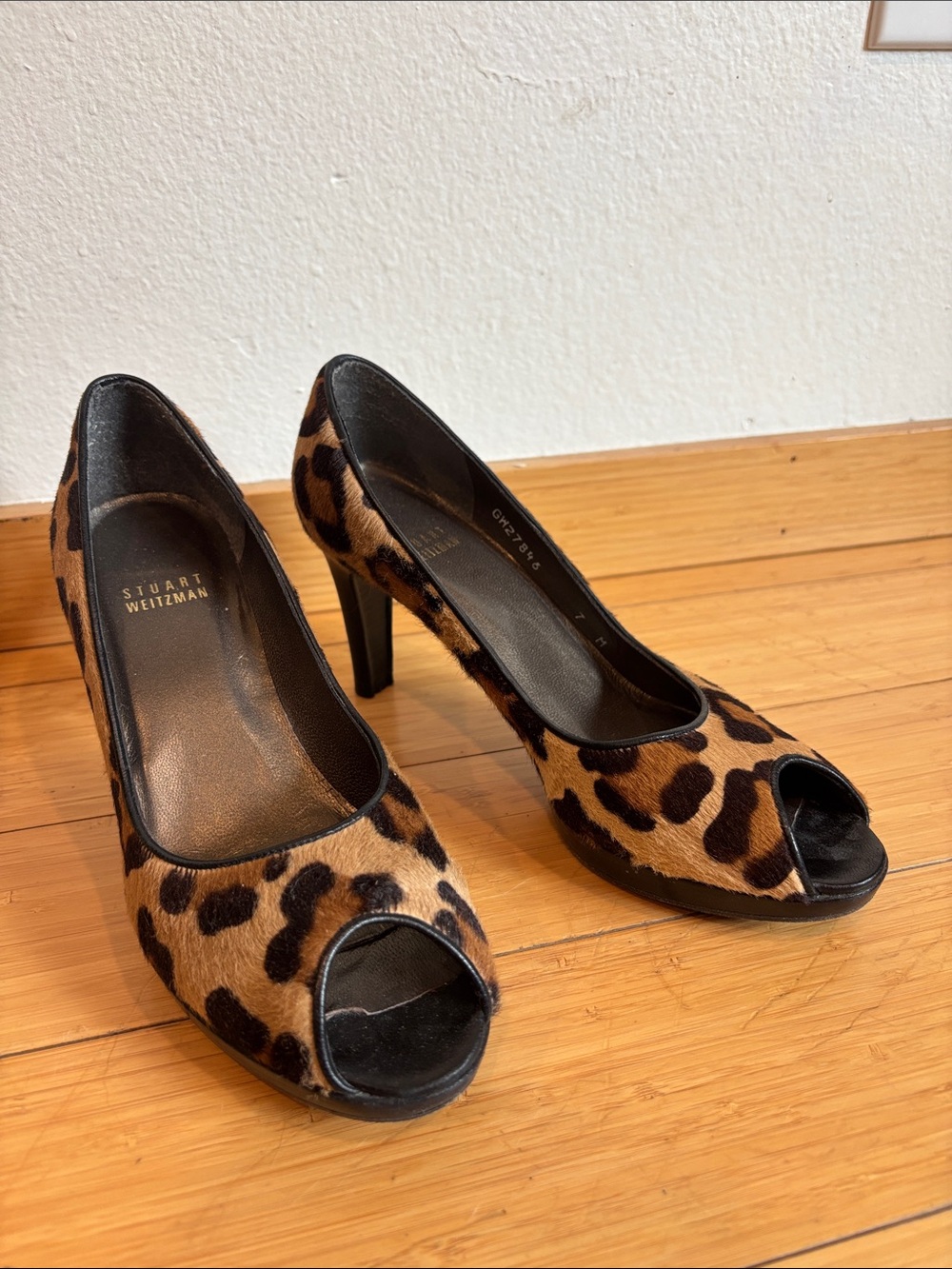 🐆 Stuart Weitzman Leopard Print Peep Toe Heels | Size 7 M